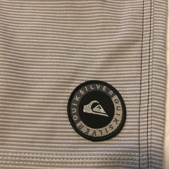 QUICKSILVER•BOARD SHORTS•SWIM TRUNKS•MENS 32 - Picture 5 of 9